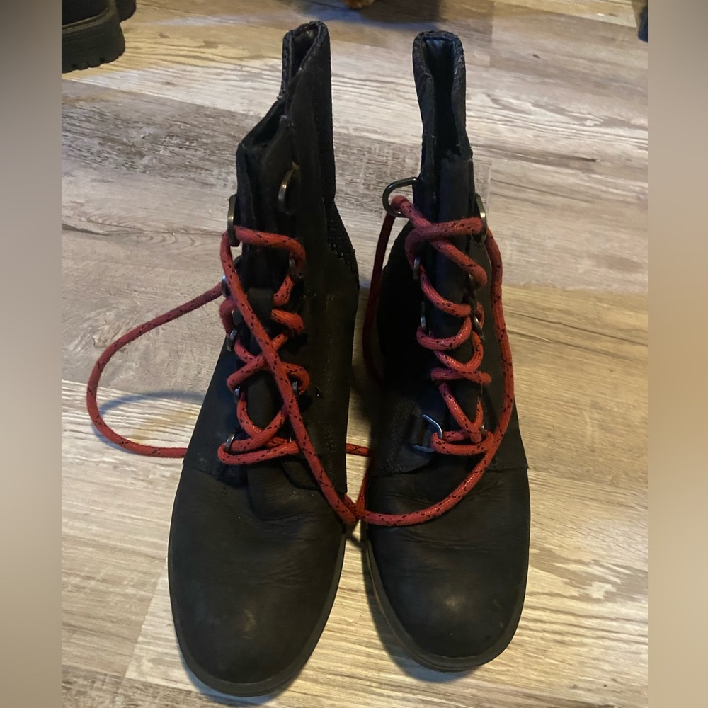 Sorel Boots Sz 8